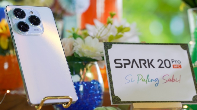 Harga Tecno Spark 20 Pro edisi RAM 8GB ROM 256GB resmi dijual Rp 1.999.000. [Tecno Indonesia] 