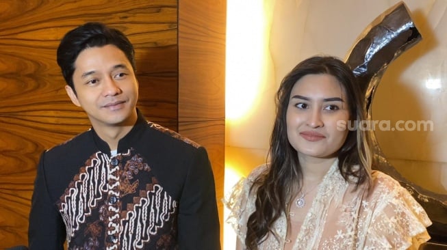 Kenang Momen Perjodohan Chand Kelvin dan Istri, Adly Fairuz: Dea Minta Dicariin yang Ganteng