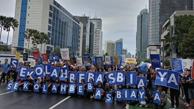 Gelar Aksi Jalan Santai Di CFD, Kopaja Desak Pemerintah Wujudkan Sekolah Bebas Biaya