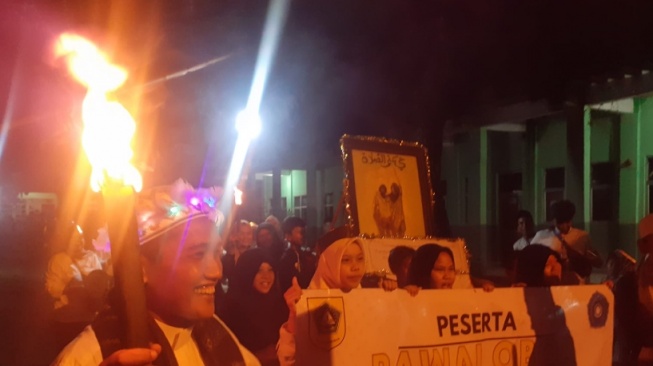 Ribuan Warga Cibadak Ikuti Pawai Obor Peringati Tahun Baru Islam, Camat Ciampea Dibuat Kagum