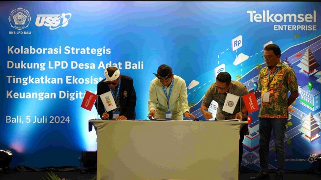 Sinergi Telkomsel, PT USSI, dan LPD. [Telkomsel]