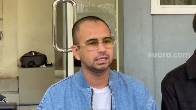 Raffi Ahmad di kawasan Tendean, Jakarta, Senin (8/7/2024). [Suara.com/Adiyoga Priyambodo]