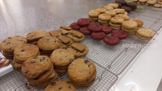 Pecinta kue kering atau cookies dengan isian lumer dari brand lokal, tidak ada salahnya mencicipi Endorphins Cookie di East Mall Grand Indonesia. (Dini/Suara.com)