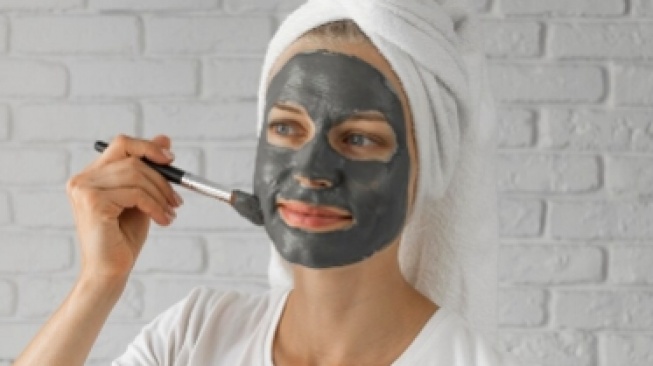 Bye-Bye Komedo! Ini 3 Rekomendasi Clay Mask Charcoal Lokal Cuma Rp20 Ribu