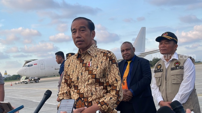 Presiden Joko Widodo atau Jokowi memberikan respons soal peluang putra bungsunya, Kaesang Pangarep maju di Pilkada serentak 2024. (Suara.com/Novian)