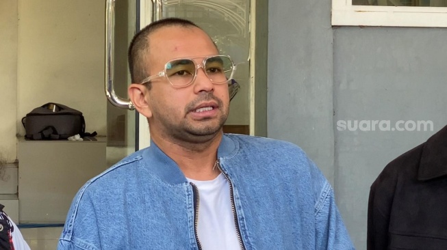 Raffi Ahmad di kawasan Tendean, Jakarta, Senin (8/7/2024). [Suara.com/Adiyoga Priyambodo]