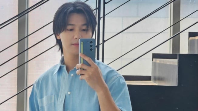 Simpel dan Trendy! 4 Comfy OOTD Kang Min-hyuk CNBLUE Ini Keren untuk Dicoba