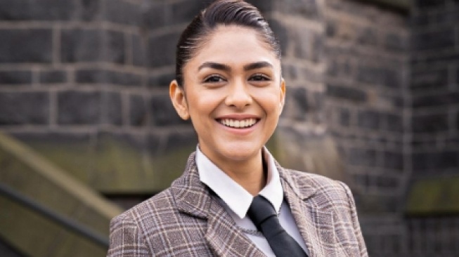 4 Rekomendasi Film India Dibintangi Mrunal Thakur di Netflix, Ada Hi Nanna