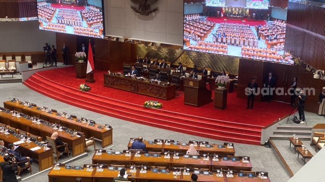 DPR RI akhirnya menyetujui pembentukan Panitia Khusus angket pengawas Haji 2024. (Suara.com/Bagaskara)