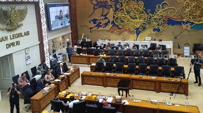 Badan Legislasi (Baleg) DPR RI mengambil keputusan agar draf Rancangan Undang-Undang tentang perubahan atas UU nomor 19 tahun 2006 tentang Dewan Pertimbangan Presiden (Wantimpres) menjadi RUU inisiatif DPR. (Suara.com/Bagaskara)