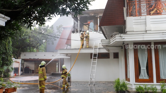 Kebakaran Lahap Gudang di Padang, Kerugian Capai Rp800 Juta, Penghuni Selamat