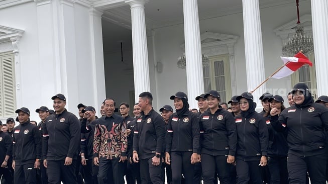 Lepas Kontingen Olimpiade Paris, Jokowi ke Atlet: Rakyat Ingin Bendera Merah Putih Berkibar di Arena