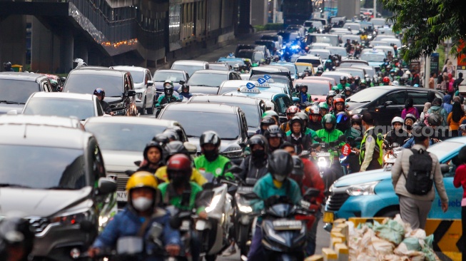 Masih Khawatir Jadi Penyebab Sepeda Motor Listrik Belum Diminati di Indonesia