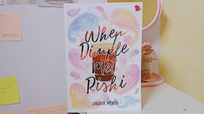 Ulasan Novel When Dimple Met Rishi: Kisah Perjodohan Dua Remaja Bertolak Belakang