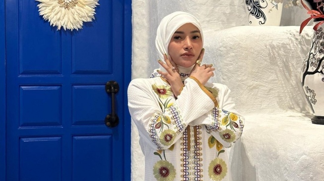 Pensiun jadi Model Majalah Dewasa, Amel Alvi Hijrah