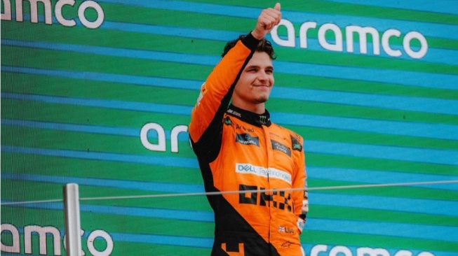 Lando Norris Rebut P1 di GP Australia, Hujan dan Verstappen Jadi Mimpi Buruk