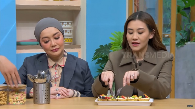 Potret Aaliyah Massaid di acara Obrolan Tiap Waktu (YouTube/TRANS7 OFFICIAL)