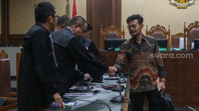 Terdakwa kasus pemerasan dan gratifikasi di Kementerian Pertanian, Syahrul Yasin Limpo saat menjalani sidang putusan di Pengadilan Tipikor, Jakarta, Kamis (11/7/2024). [Suara.com/Alfian Winanto]