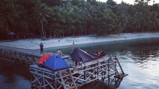 Pantai Palippis: Pesona Pasir Putih dan Gua Kelelawar di Polewali Mandar, Sulawesi Barat