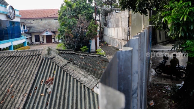 Penampakan Kantor Perkumpulan Keluarga Berencana Indonesia {PKBI) yang sudah dikosongkan di Jakarta, Kamis (11/7/2024). [Suara.com/Alfian Winanto]