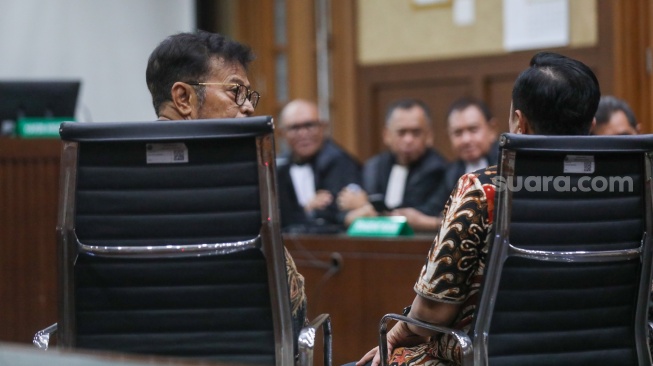 Terdakwa kasus pemerasan dan gratifikasi di Kementerian Pertanian, Syahrul Yasin Limpo saat menjalani sidang putusan di Pengadilan Tipikor, Jakarta, Kamis (11/7/2024). [Suara.com/Alfian Winanto]