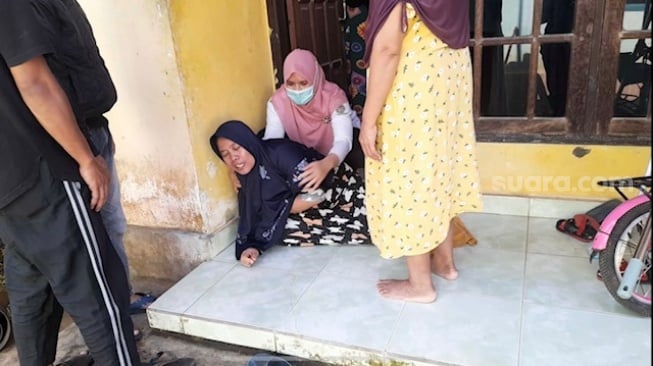 Saksikan Anaknya Tewas Ditusuk Mantan Menantu, Ibu Korban Sempat Beri Minum Alami Syok