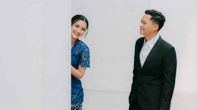 Sarah Menzal dampingi Azriel Hermansyah saat wisuda (Instagram/@azriel_hermansyah)