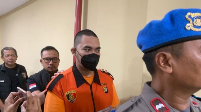 Batara Ageng (BA), eks manajer Fujianti Utami Putri, tersangka kasus penggelapan uang Rp1,3 miliar. (Antara)