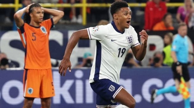 Ollie Watkins: Dari Pemain Amatir Kini Jadi Pahlawan Inggris