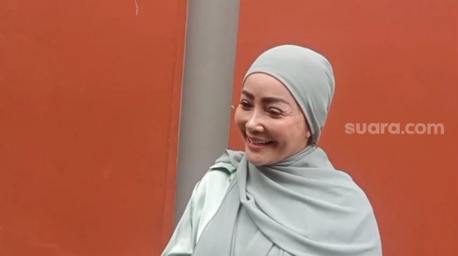 Takut Alami Kejadian Buruk di Dunia, Kristina Konsisten Berhijab