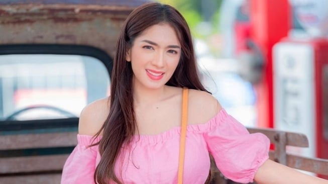 Artis Jalani Operasi Plastik di Korea (instagram/@realangelkaramoy)