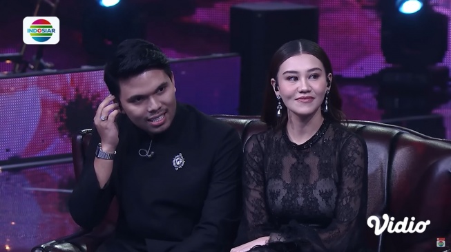 Potret Aaliyah Massaid dan Thariq Halilintar di acara Dekade Konser Paling Romantis pada Jumat (12/7/2024) (YouTube/Indosiar)