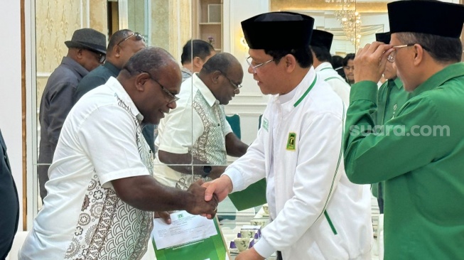 Dukungan Terus Bertambah, Kini Meki Nawipa Dapat Surat Rekomendasi PPP untuk Maju Pilkada Papua Tengah