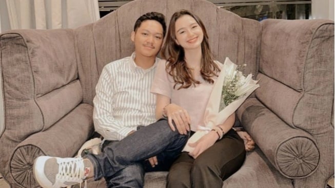 Azriel Hermansyah Datangi Restoran Pacar, Aura Sarah Menzel Dipuji Berkelas