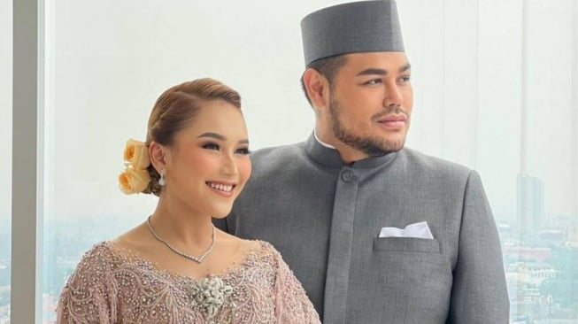 Potret Kedekatan Ayu Ting Ting dan Ivan Gunawan [Instagram/ayutingting92/ivan_gunawan]