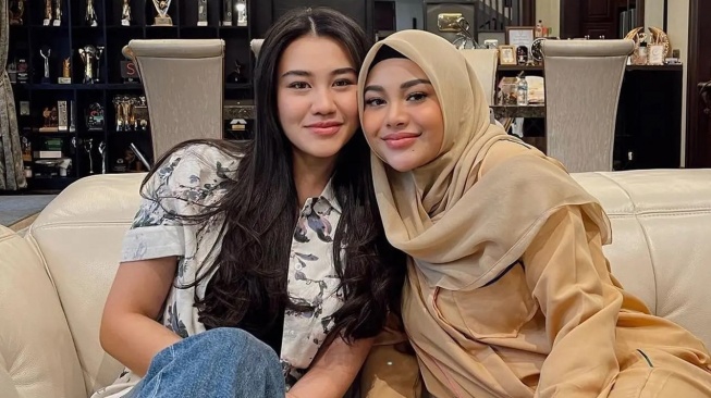 Kok Gak Ada Aaliyah Massaid? Sosok Bridesmaid Aurel Hermansyah Jadi Sorotan Lagi