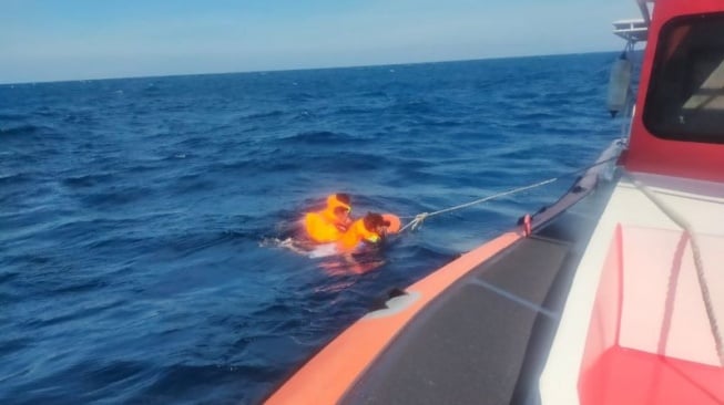 Mesin Bermasalah, Fast Boat Tenggelam di Gili Trawangan, Ini Keadaan 3 Penumpangnya