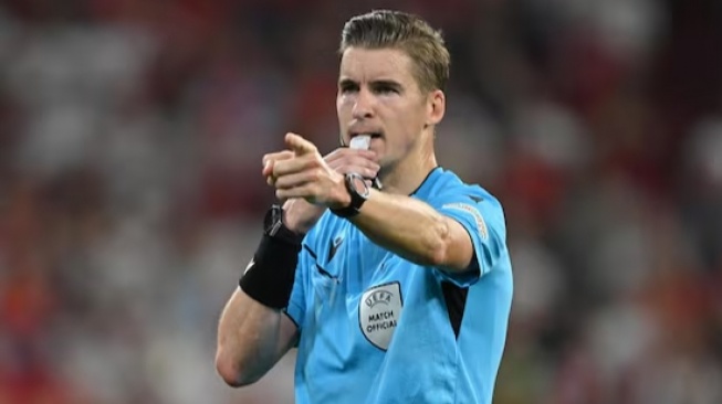 Wasit Francois Letexier yang memimpin laga final Piala Eropa 2024 (uefa.com)