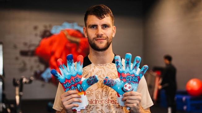 Kiper Indonesia, Maarten Paes bersama FC Dallas. [Dok. Instagram@maartenpaes]