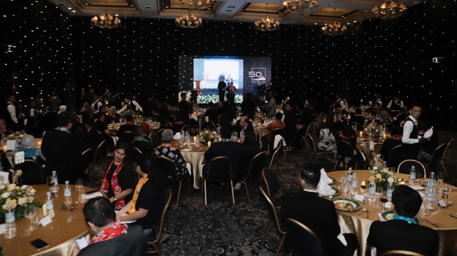 Suasana acara Gala Dinner 50 Tahun Hotel Aryaduta Menteng di Jakarta, Jumat (12/7/2024). [Suara.com/Alfian Winanto]