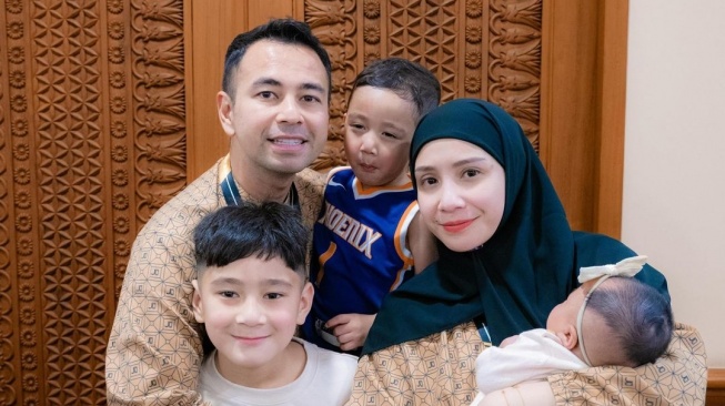 Potret Raffi Ahmad, Nagita Slavina, Rafathar, Rayyanza, dan Baby Lily (Instagram/raffinagita1717)