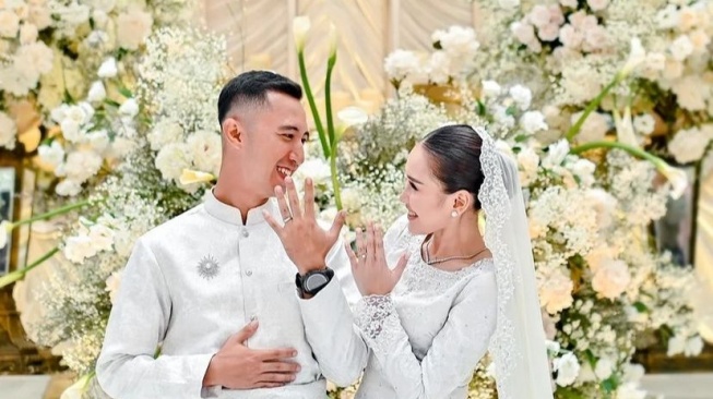 Potret Muhammad Fardhana dan Ayu Ting Ting (Instagram/aliencophoto)