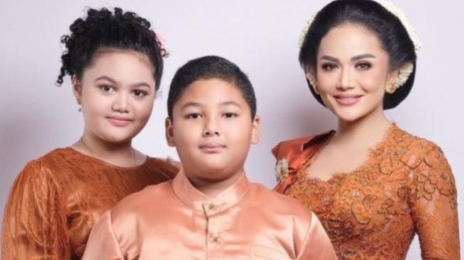 Etikanya Dipuji, Kellen Lemos Anak Bungsu Kris Dayanti Diam-Diam Lancar Bahasa Portugis