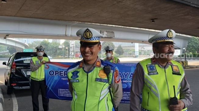 Ditlantas Polda Metro Jaya menggelar Operasi Patuh Jaya 2024. (Suara.com/Faqih)