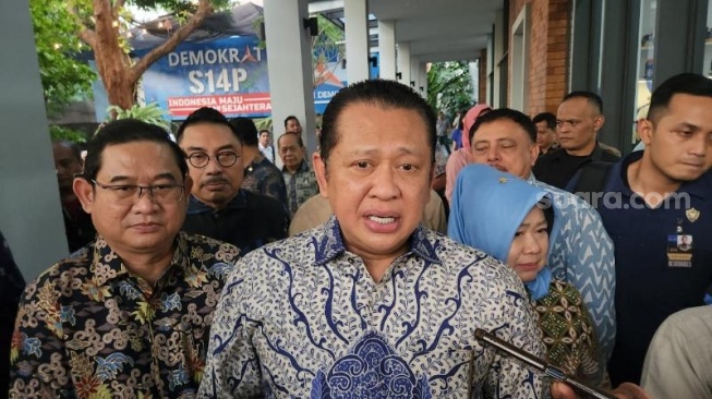 Ketua MPR RI, Bambang Soesatyo saat menyambangi Markas Partai Demokrat pada Selasa (16/7/2024). (Suara.com/Fakhri)