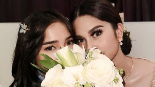 Video Lama Fuji Jadi Bridesmaid Azizah Salsha FYP Lagi Tepat saat Bridal Shower Aaliyah, Sindiran Buat Zize?