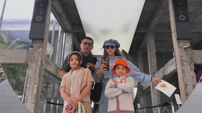 Potret Anang Hermansyah, Ashanty, Arsy, dan Arsya (Instagram/ashanty_ash)