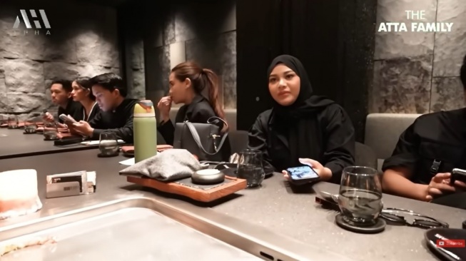 Aaliyah Massaid di acara ulang tahun Aurel Hermansyah [YouTube/AH]