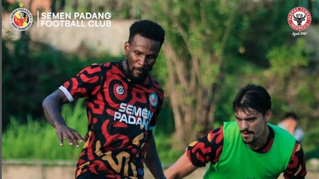 Pelatih Semen Padang FC Akui Persiapan Tim Masih Kurang Jelang BRI Liga 1