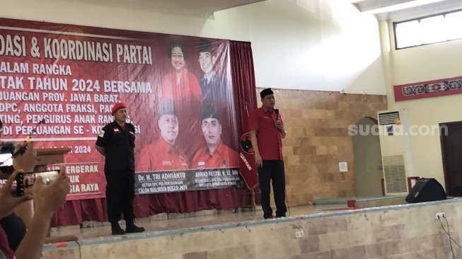 Tok! DPD PDIP Sisihkan Mochtar Mohamad Pilih Tri Adhianto Maju di Pilkada Bekasi 2024